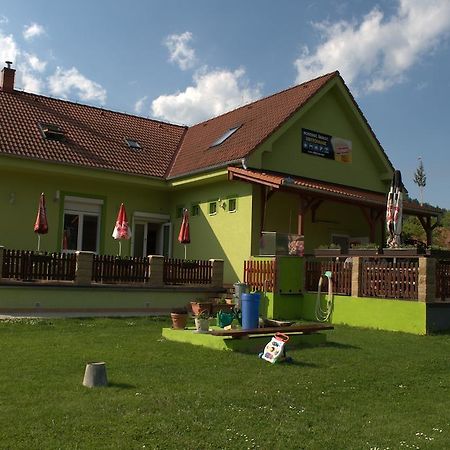 Hostinec Vo Visnovom Stará Turá Εξωτερικό φωτογραφία